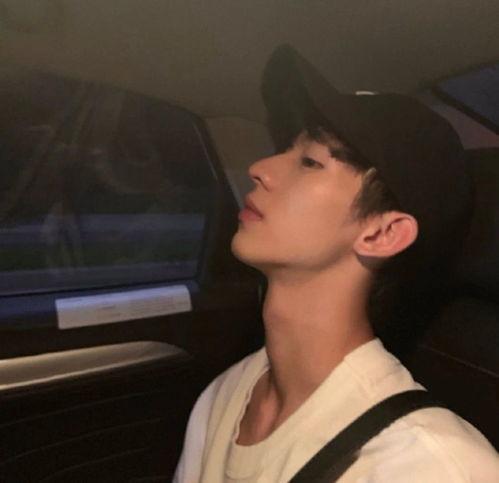 娛樂(lè)吃瓜的頭像男真人,男真人生吃瓜背后的故事